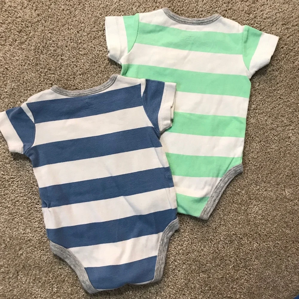 🍓5/$5!! Bundle of 2 Onesies